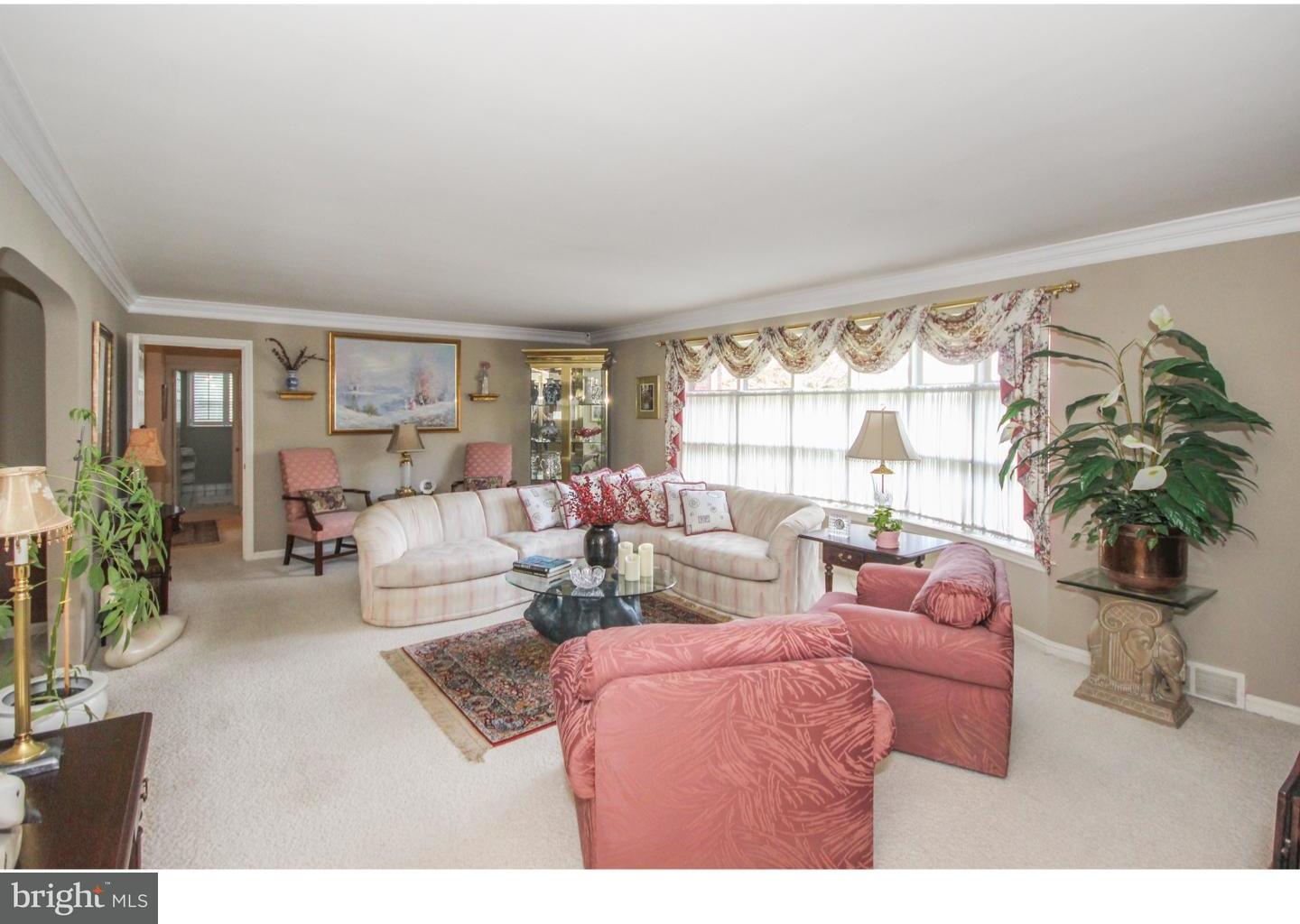 447 Collins Drive Springfield, PA 19064 - Photo 4 of 25
