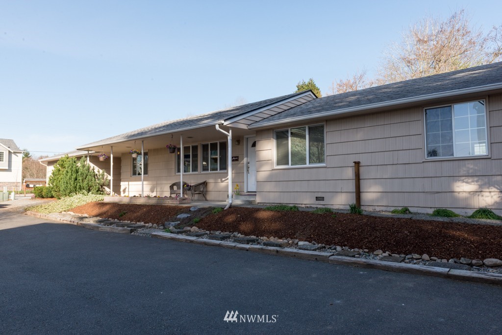 982 Chelan Court Northeast Renton, WA 98059 - Photo 2 of 19