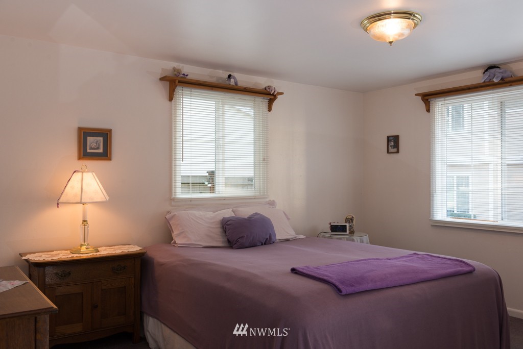 982 Chelan Court Northeast Renton, WA 98059 - Photo 12 of 19