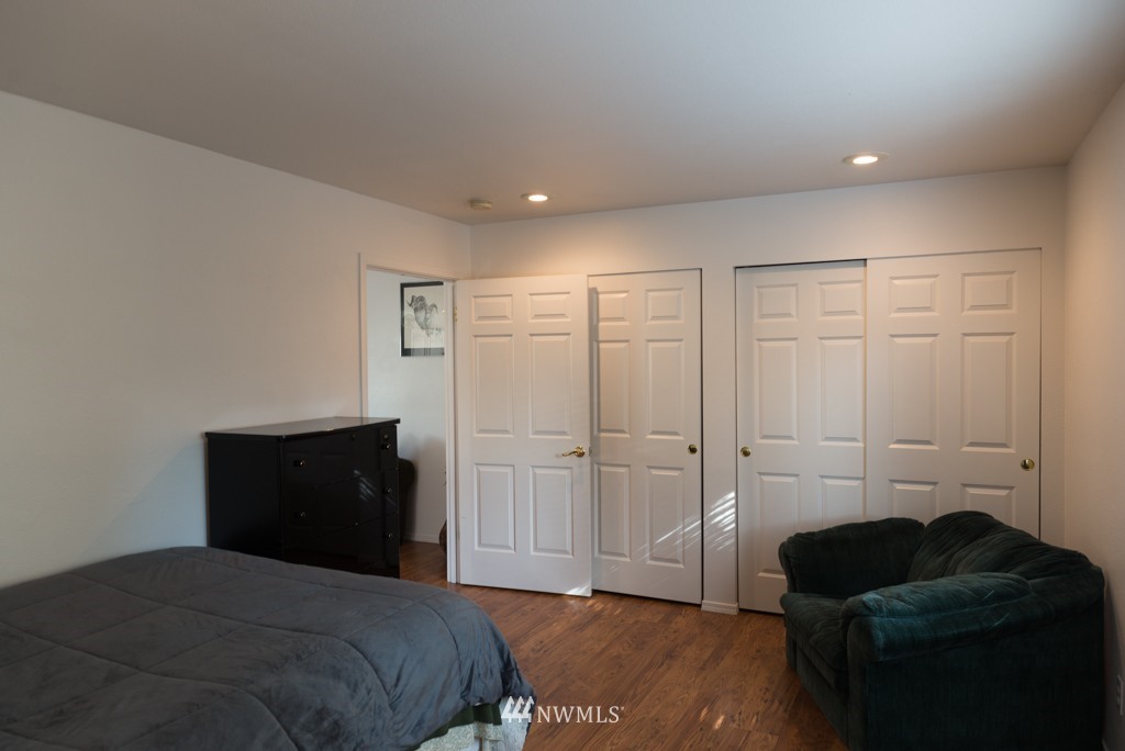 982 Chelan Court Northeast Renton, WA 98059 - Photo 16 of 19