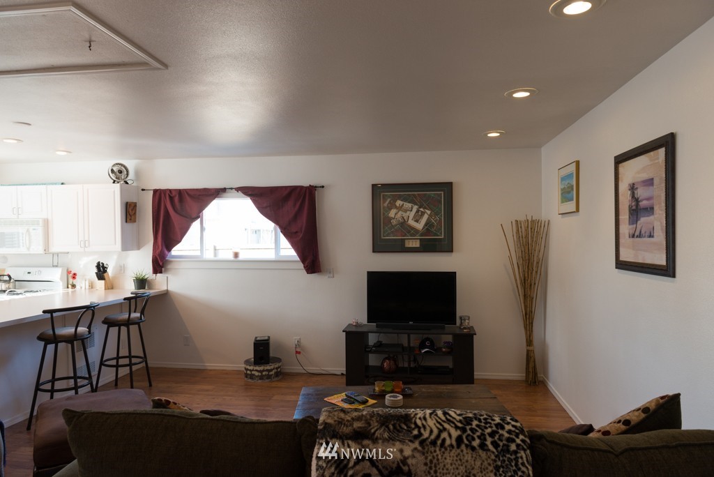 982 Chelan Court Northeast Renton, WA 98059 - Photo 17 of 19