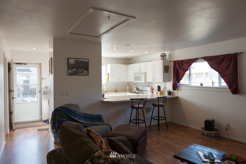 982 Chelan Court Northeast Renton, WA 98059 - Photo 18 of 19