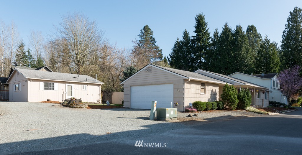 982 Chelan Court Northeast Renton, WA 98059 - Photo 3 of 19
