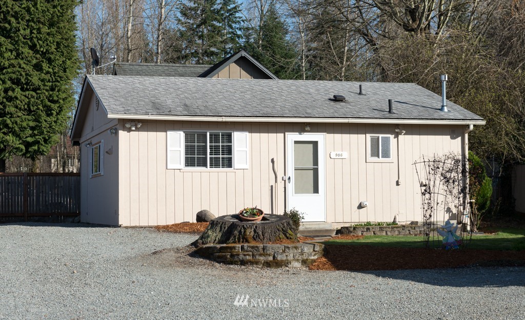 982 Chelan Court Northeast Renton, WA 98059 - Photo 4 of 19