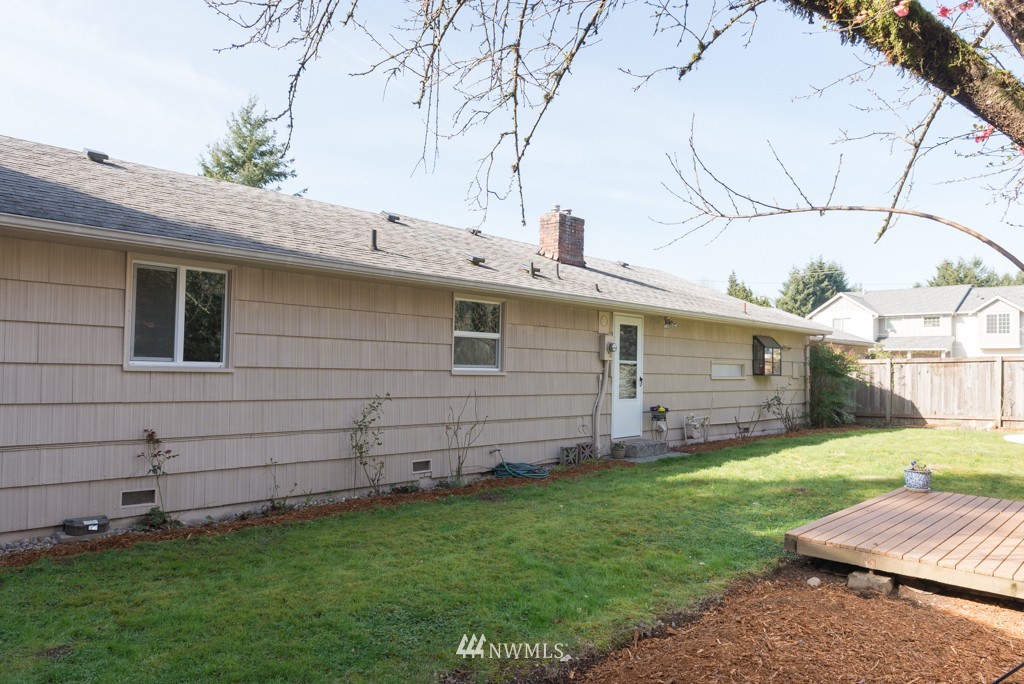 982 Chelan Court Northeast Renton, WA 98059 - Photo 5 of 19