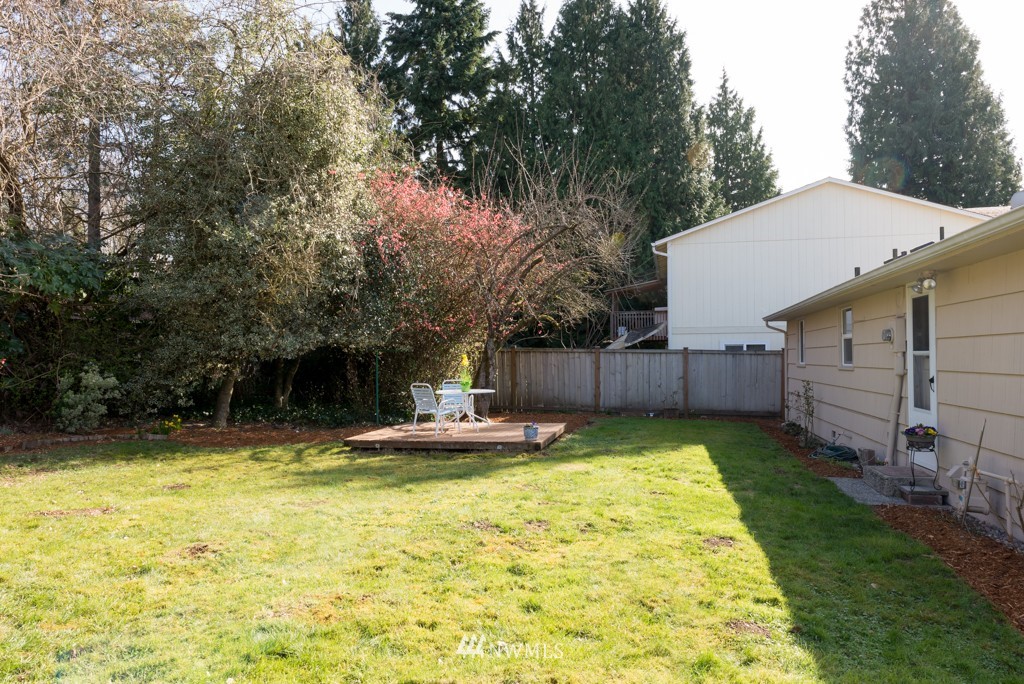 982 Chelan Court Northeast Renton, WA 98059 - Photo 6 of 19