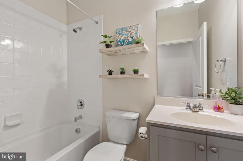 699 Stonegate Road Westminster, MD 21157 - Photo 16 of 38 First floor full bath