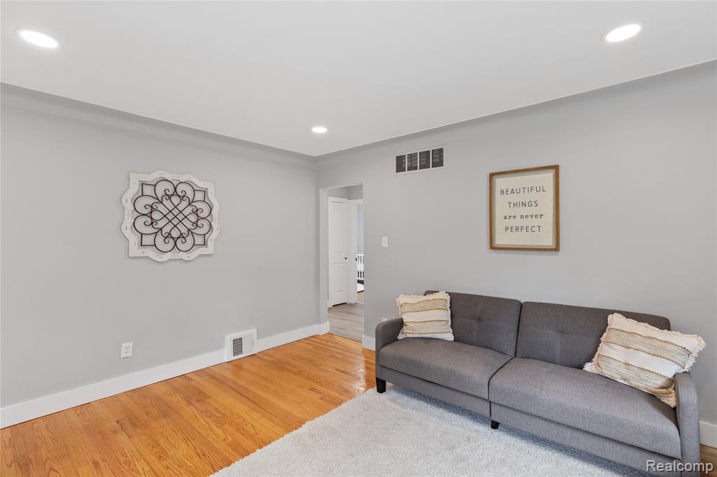 2231 Harvard Road Berkley, MI 48072 - Photo 5 of 28