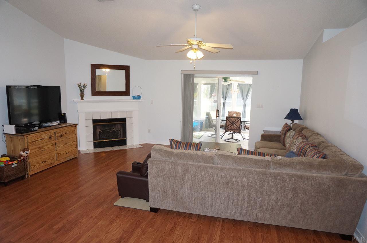 2736 Riverside Landing Drive Navarre, FL 32566 - Photo 5 of 40 Gallery Image 5