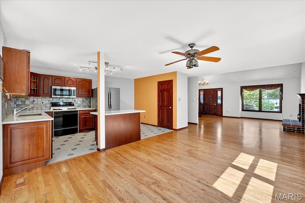 1123 Arbor Spring Court Ballwin, MO 63021 - Photo 9 of 42