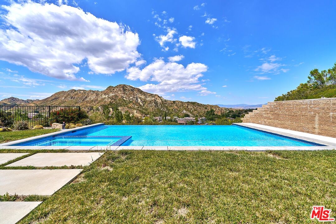 24950 Old Stone Way Stevenson Ranch, CA 91381 - Photo 9 of 59