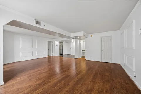 $168,000 | 3525 Sage Road, Unit 713, Houston, TX 77056