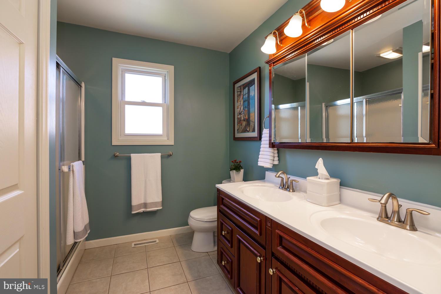 540 Kent Road Springfield, PA 19064 - Photo 21 of 33 Master Bath