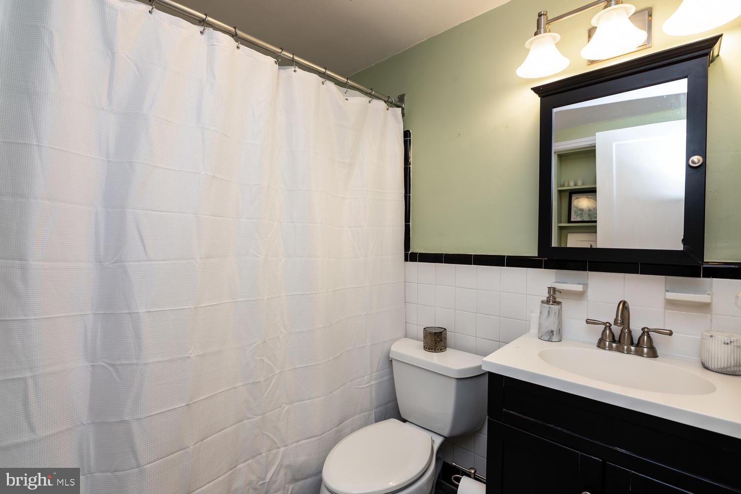 540 Kent Road Springfield, PA 19064 - Photo 22 of 33 Hall Bath