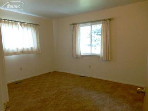 5433 Van Slyke Road Flint, MI 48507 - Photo 7 of 42 20365271-6.JPG