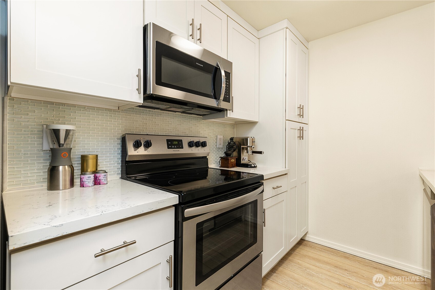 7453 Newcastle Golf Club Road, Unit G103 Newcastle, WA 98059 - Photo 12 of 37 a kitchen with a stove and a microwave