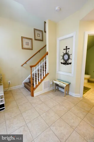 a view of an empty room with working area