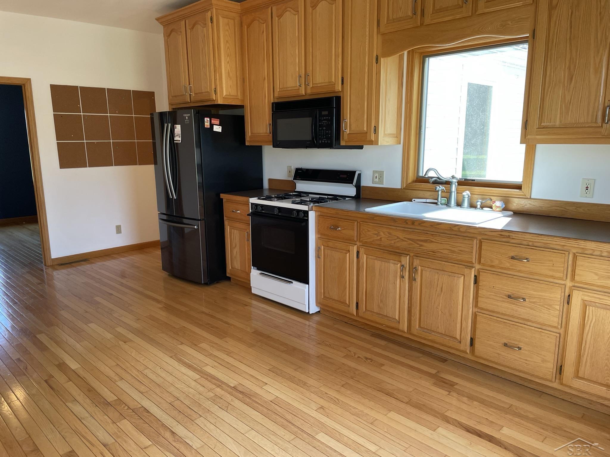 8502 South Reese Road Birch Run, MI 48415 - Photo 9 of 28 50087637-8.JPG