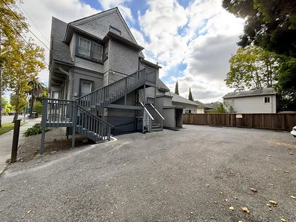 a view of a house with a backyard