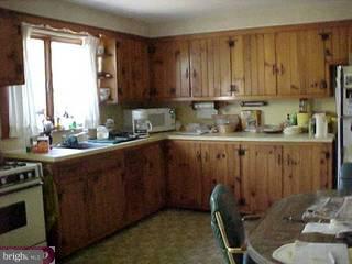 11 Valley Road Wyomissing, PA 19610 - Photo 5 of 6 Gallery Image 5