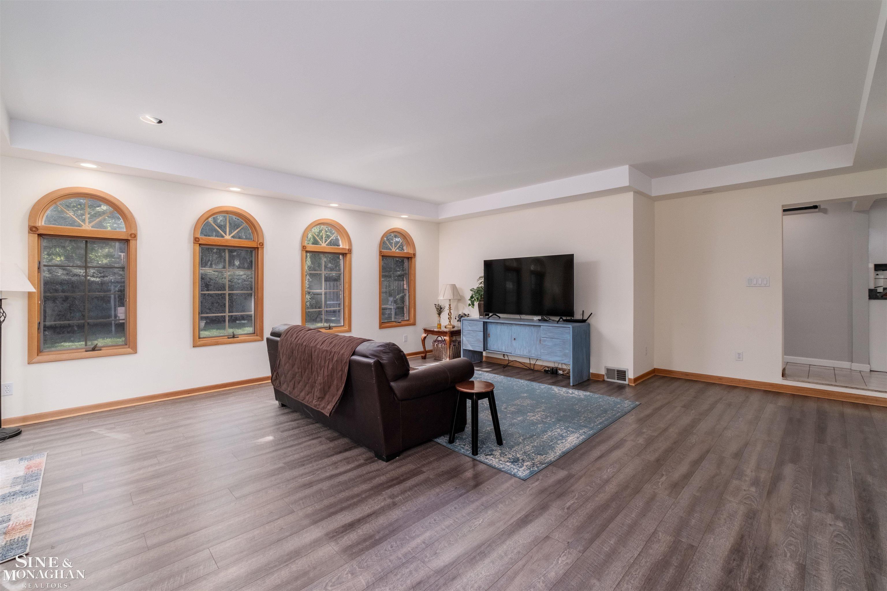 153 Ridgemont Road Grosse Pointe Farms, MI 48236 - Photo 9 of 56