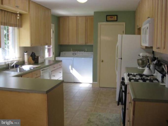 14 Nanticoke Road Cambridge, MD 21613 - Photo 4 of 16 Kitchen