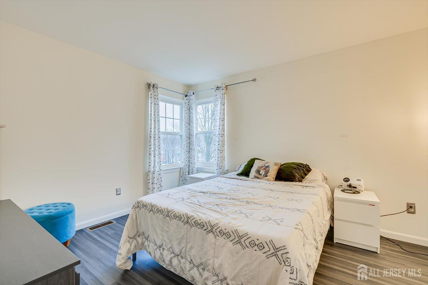 63 Renaissance Lane New Brunswick, NJ 08901 - Photo 12 of 19