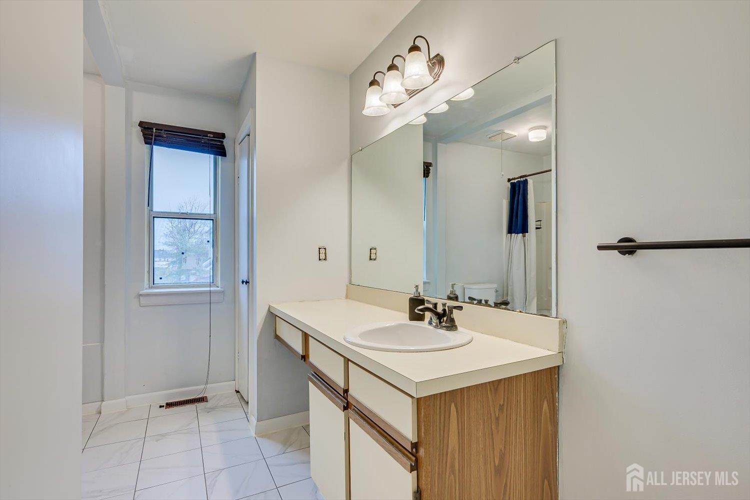 63 Renaissance Lane New Brunswick, NJ 08901 - Photo 13 of 19