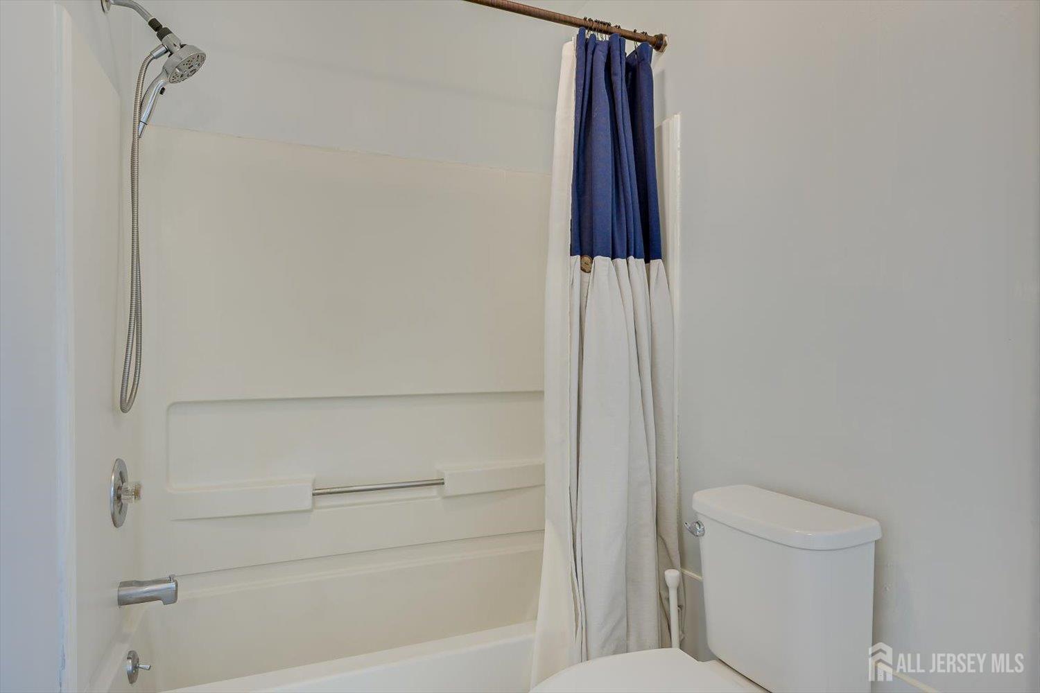 63 Renaissance Lane New Brunswick, NJ 08901 - Photo 14 of 19