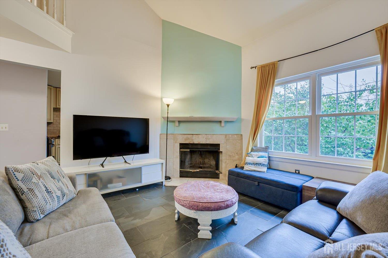 63 Renaissance Lane New Brunswick, NJ 08901 - Photo 4 of 19