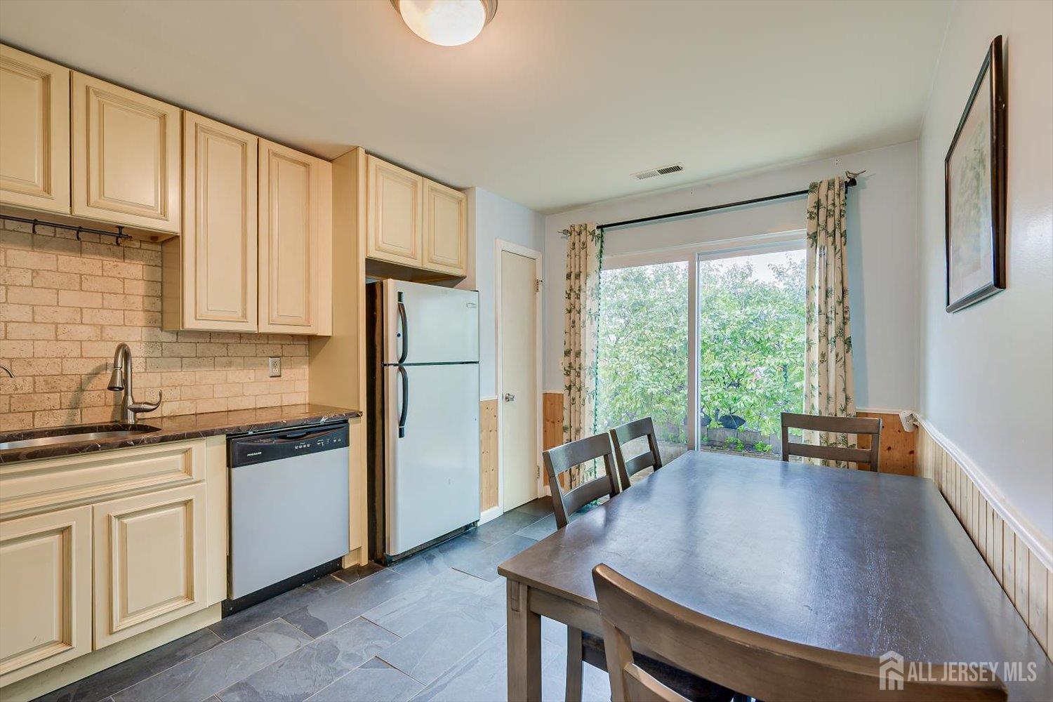 63 Renaissance Lane New Brunswick, NJ 08901 - Photo 6 of 19