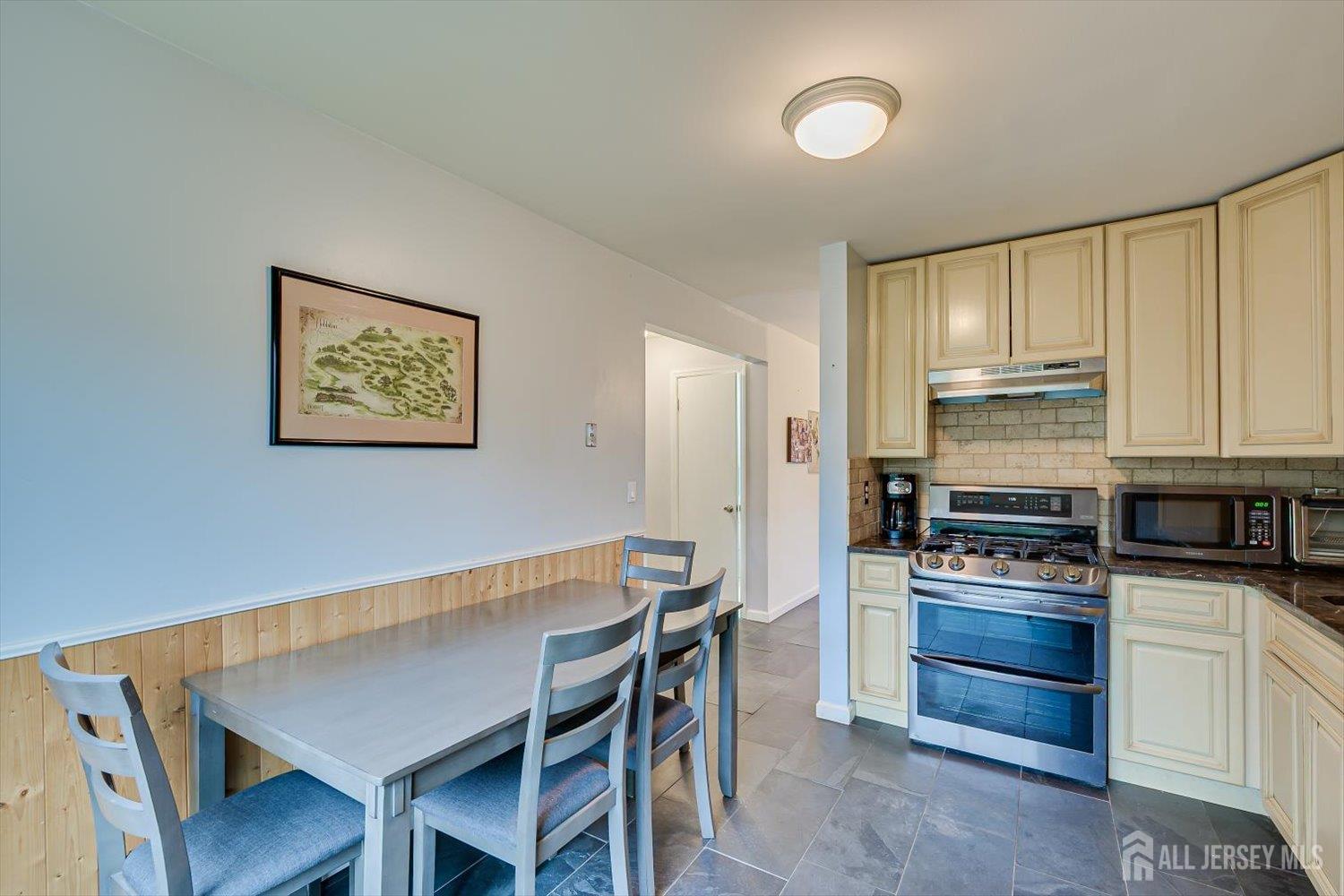 63 Renaissance Lane New Brunswick, NJ 08901 - Photo 8 of 19