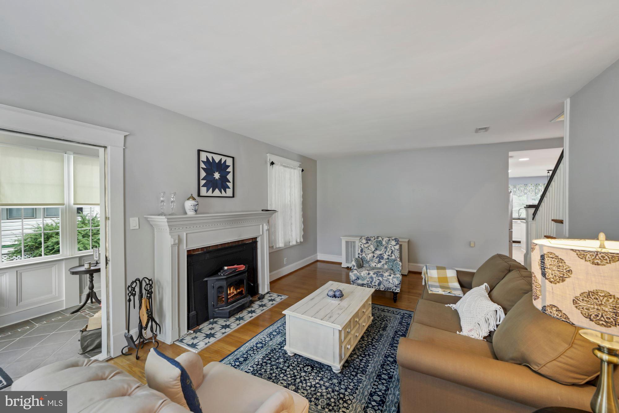 327 East Maple Road Linthicum Heights, MD 21090 - Photo 2 of 33