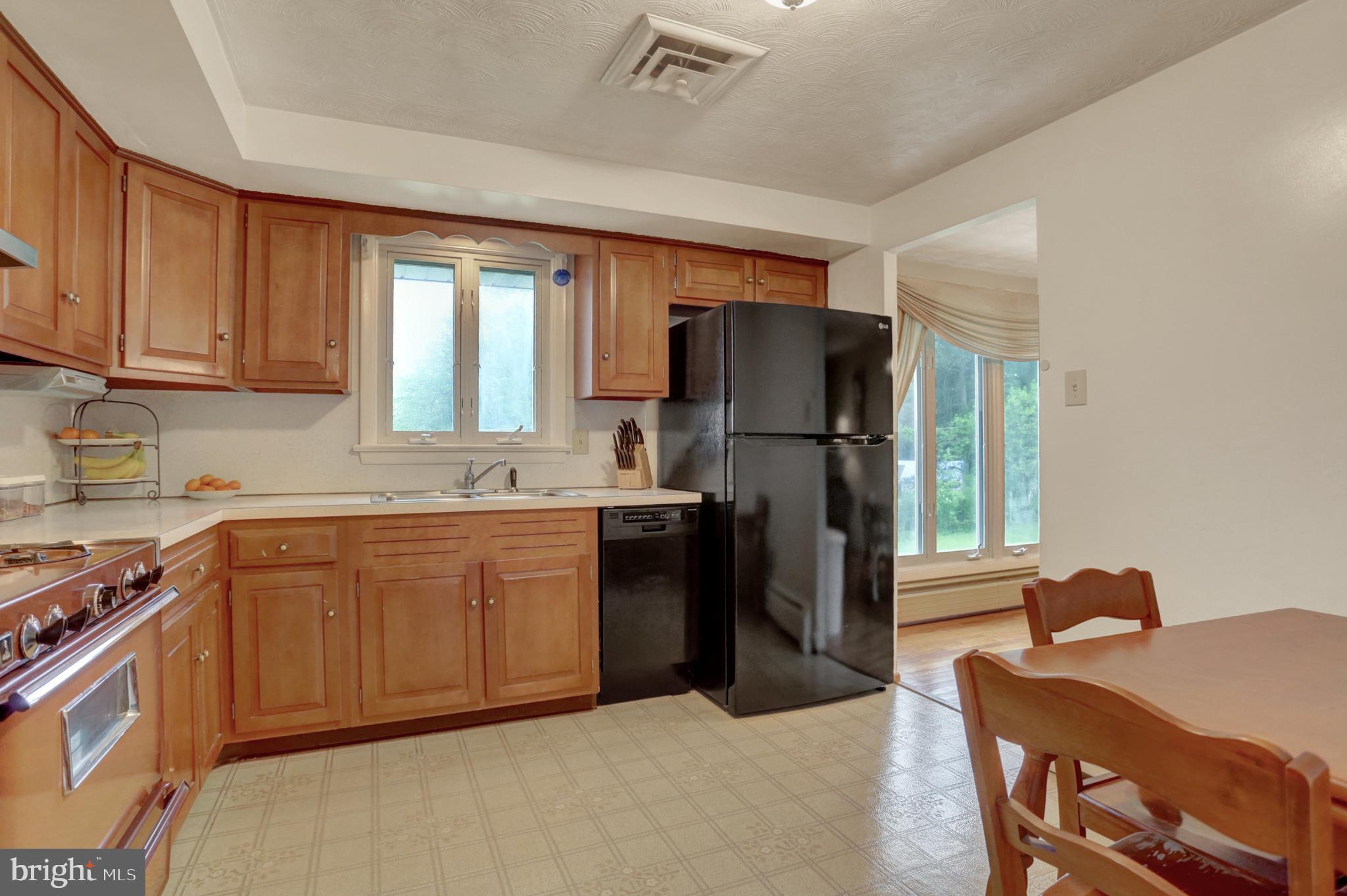 330 Hillcrest Road York, PA 17403 - Photo 13 of 32