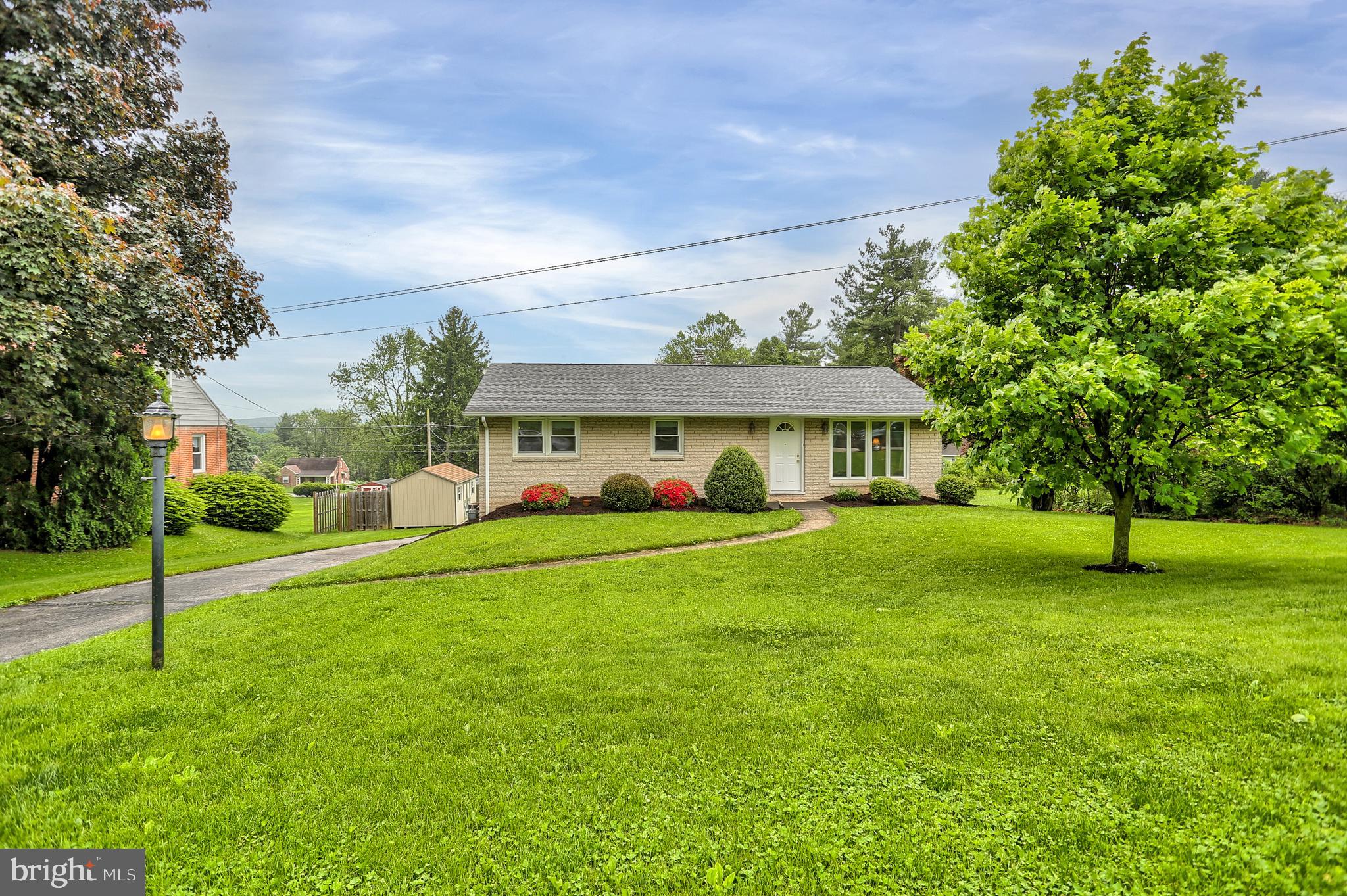 330 Hillcrest Road York, PA 17403 - Photo 3 of 32