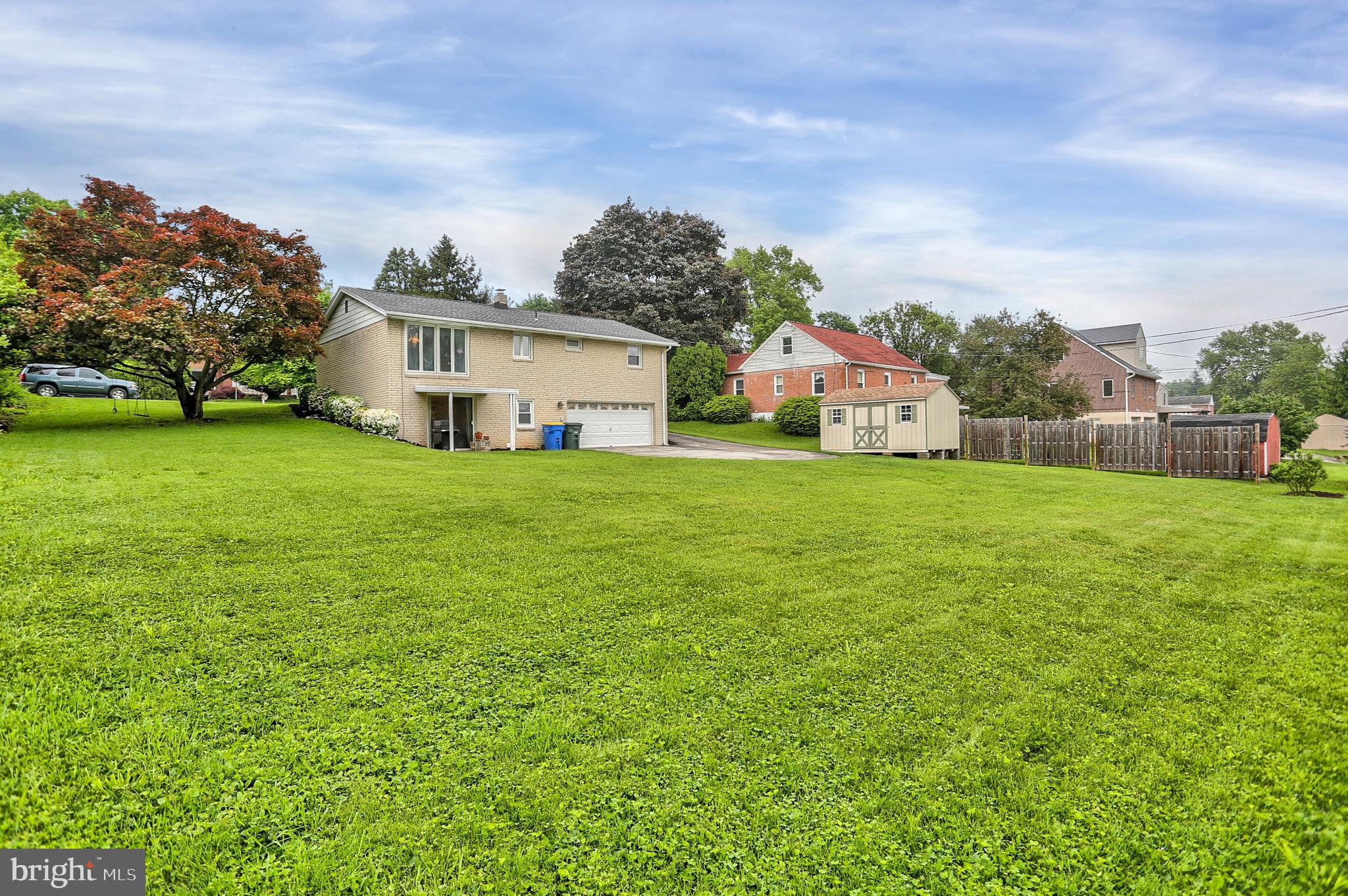 330 Hillcrest Road York, PA 17403 - Photo 30 of 32 Beautiful large yard.