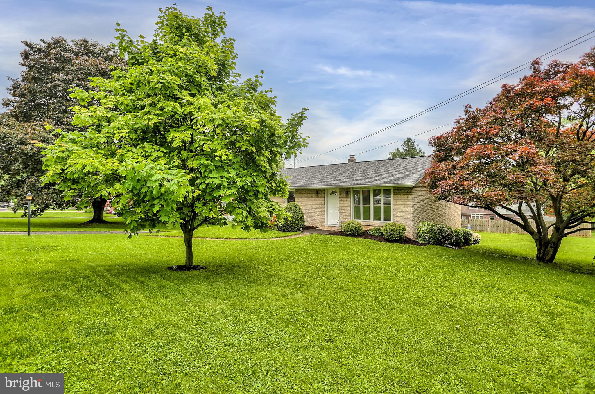 330 Hillcrest Road York, PA 17403 - Photo 4 of 32