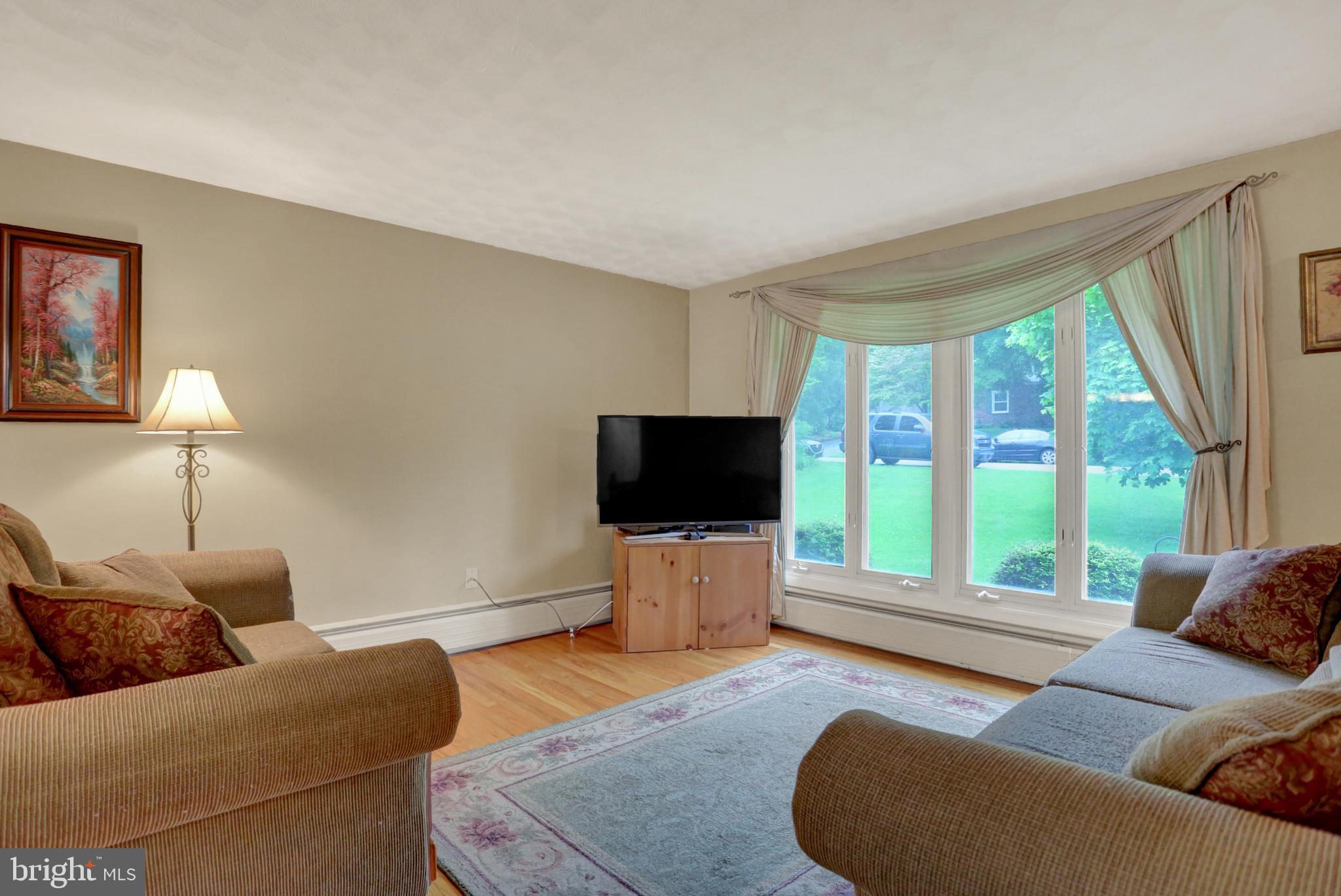 330 Hillcrest Road York, PA 17403 - Photo 6 of 32