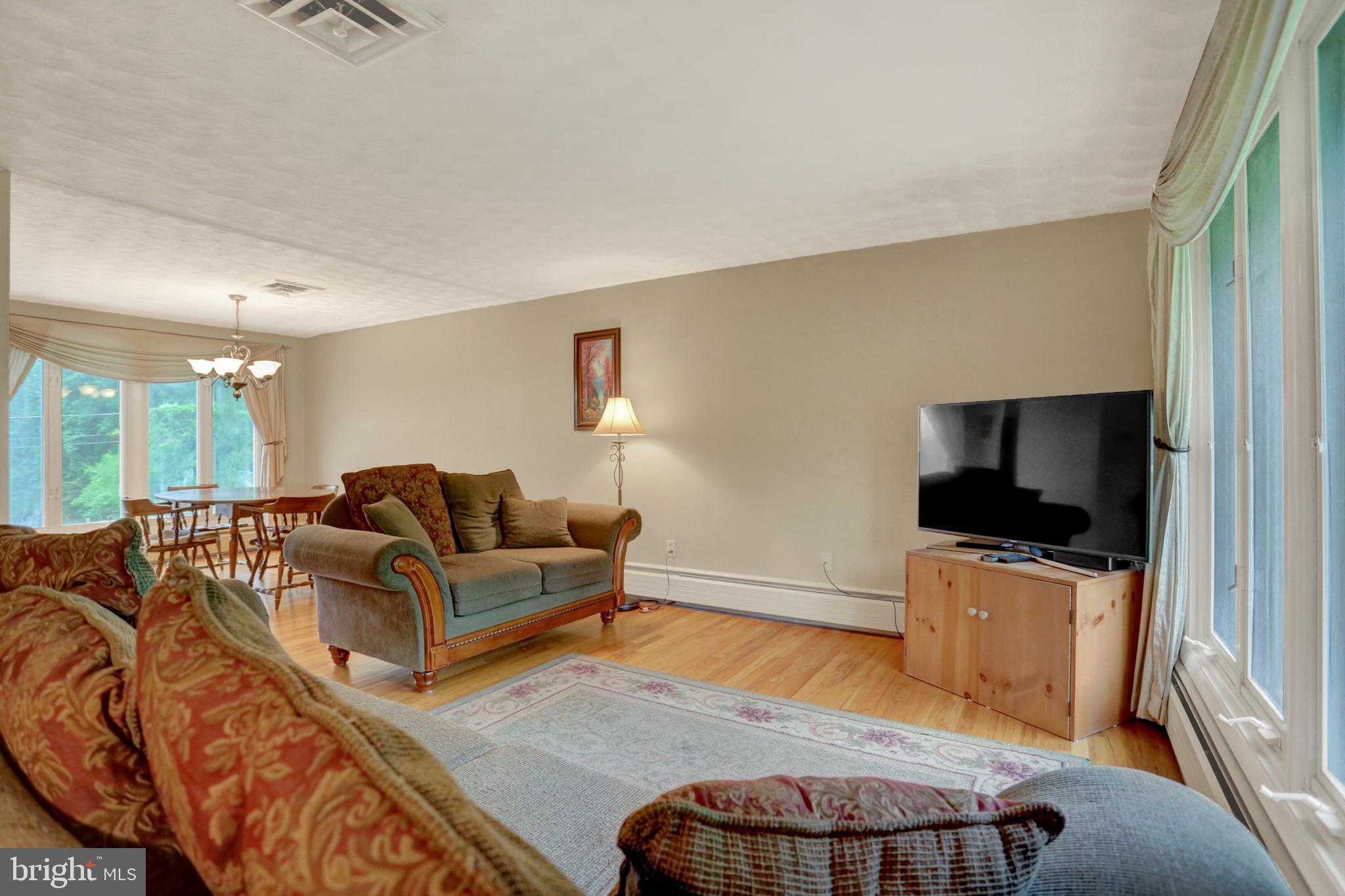 330 Hillcrest Road York, PA 17403 - Photo 7 of 32