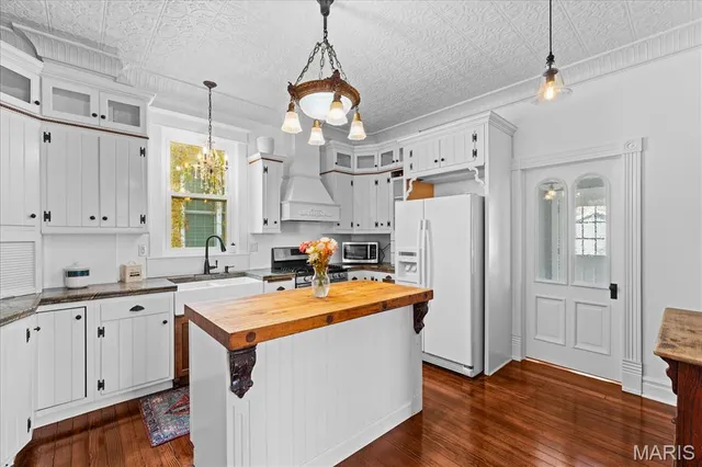 $299,900 | 617 East A Street, Belleville, IL 62220