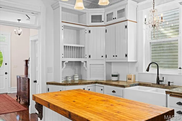 $299,900 | 617 East A Street, Belleville, IL 62220