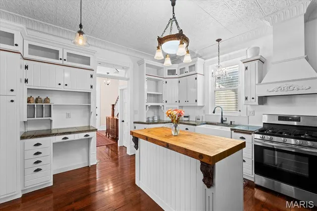 $299,900 | 617 East A Street, Belleville, IL 62220