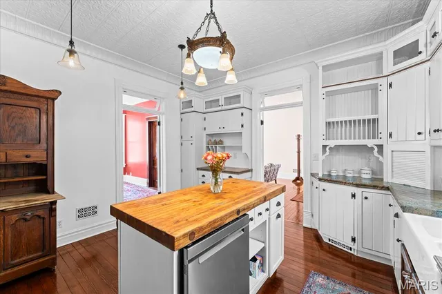 $299,900 | 617 East A Street, Belleville, IL 62220