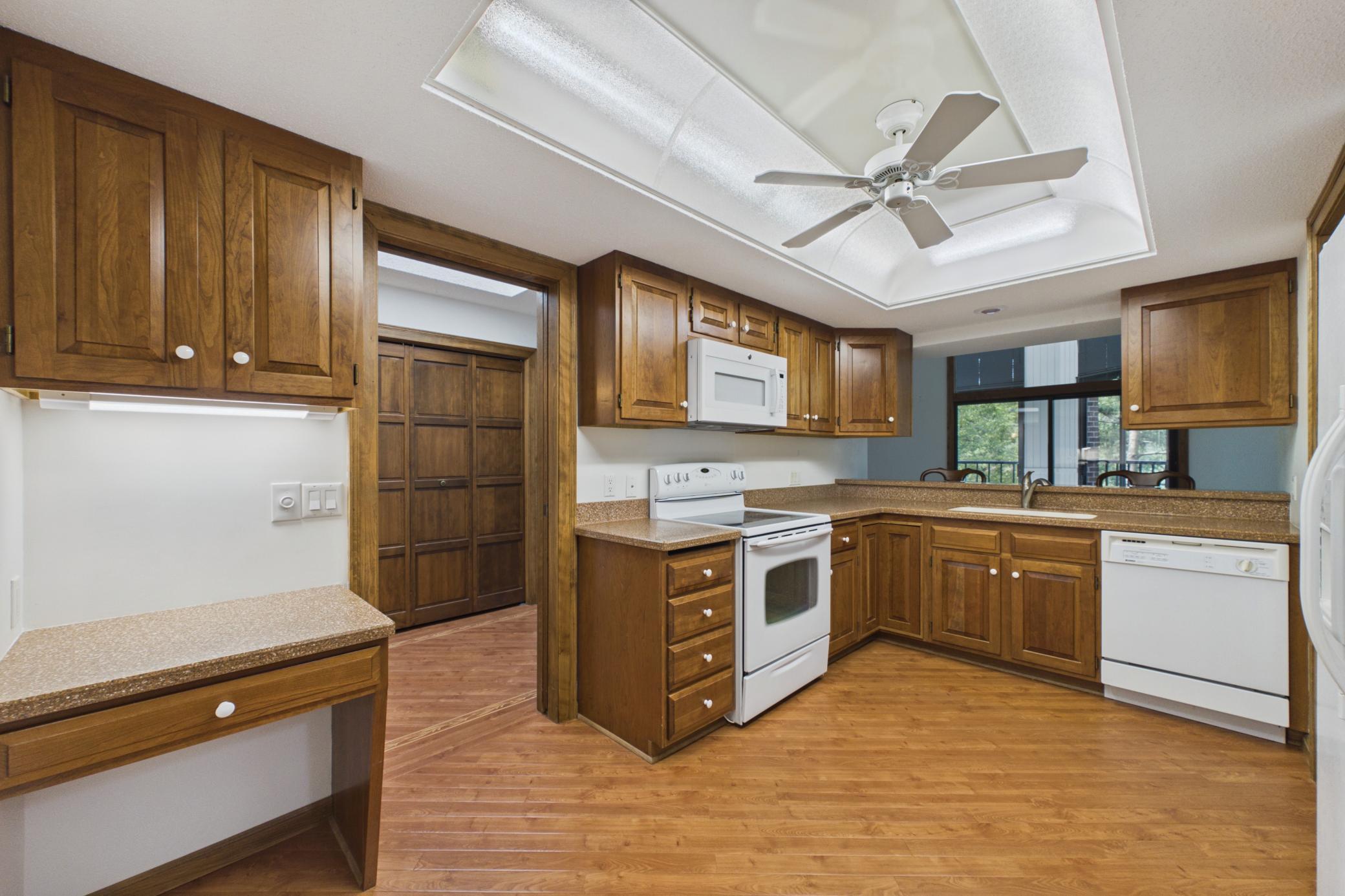 5501 Dewey Hill Road, Unit 322 Edina, MN 55439 - Photo 2 of 32 Gallery Image 2