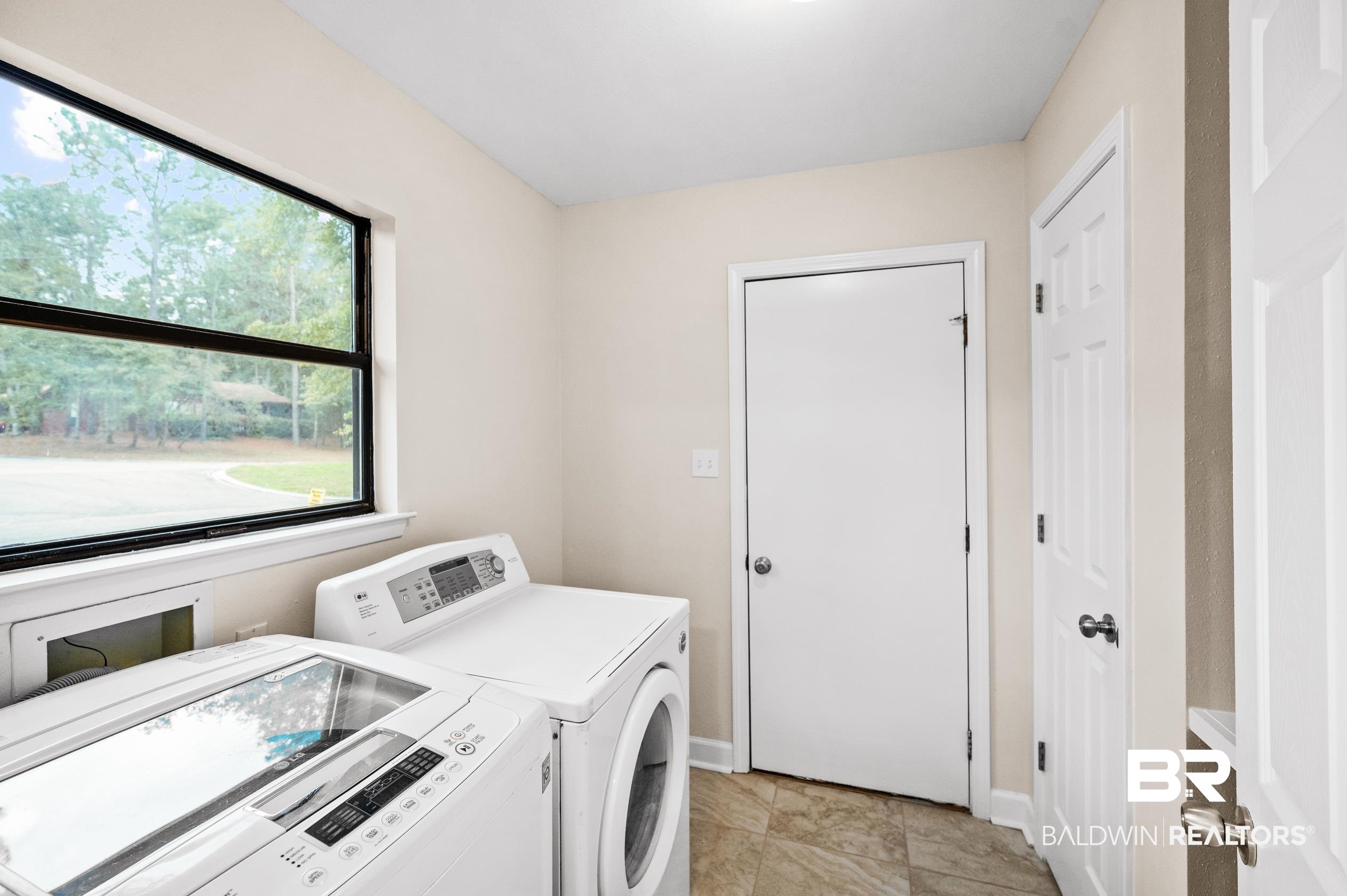245 Ridgewood Drive Daphne, AL 36526 - Photo 13 of 38