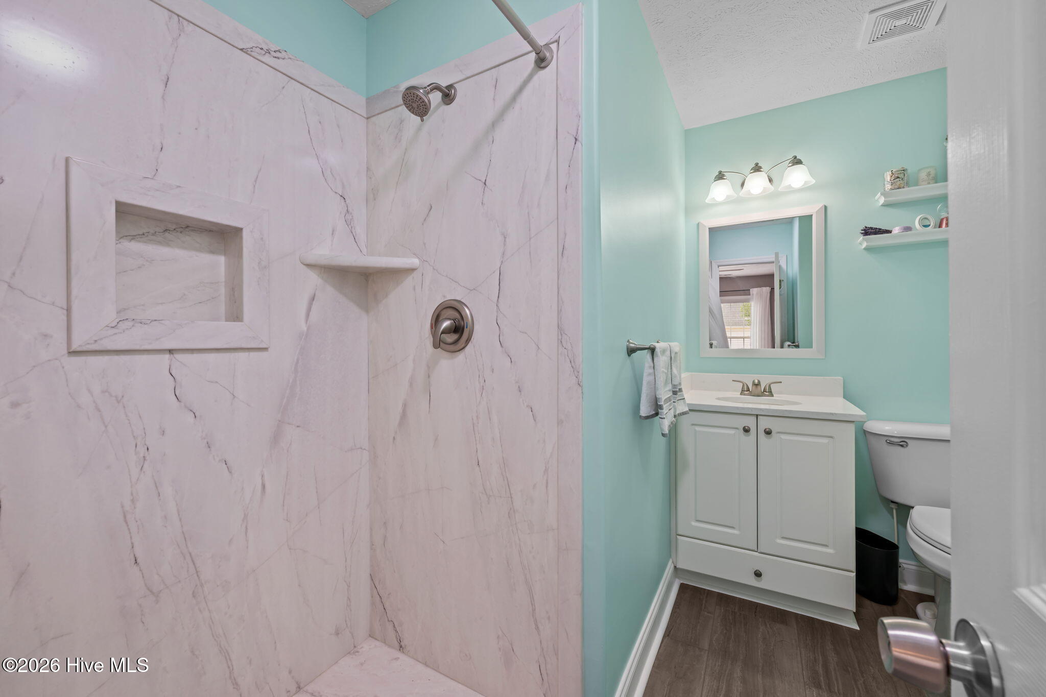 412 Neuchatel Road New Bern, NC 28562 - Photo 23 of 43 Guest Bath