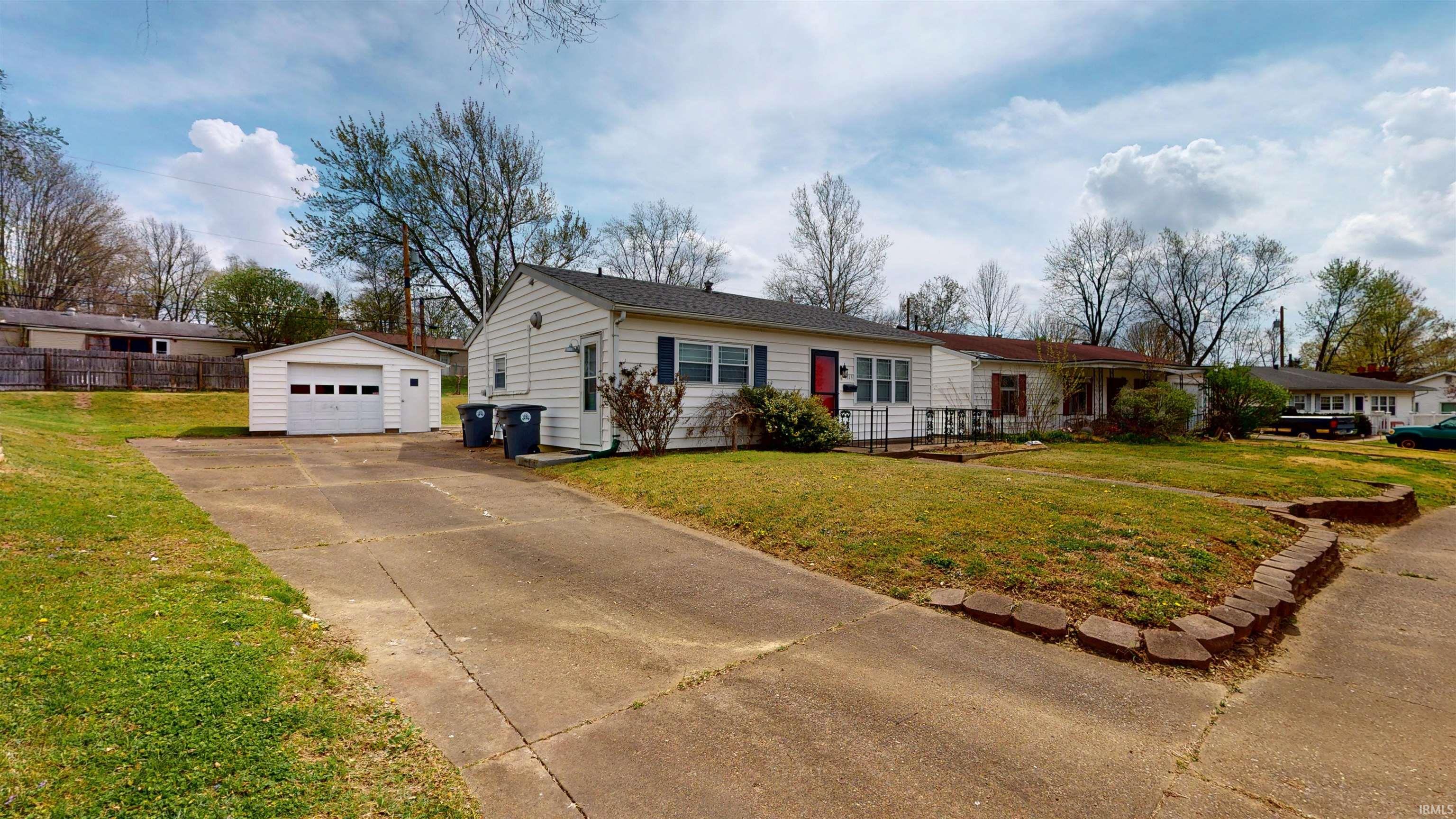 4315 Chadwick Road Evansville, IN 47710 - Photo 2 of 31 Gallery Image 2