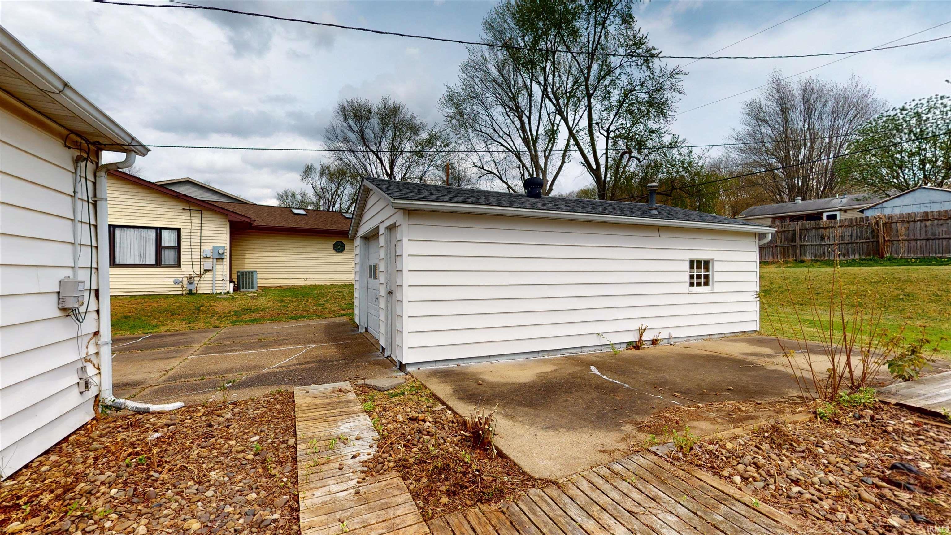 4315 Chadwick Road Evansville, IN 47710 - Photo 4 of 31 Gallery Image 4