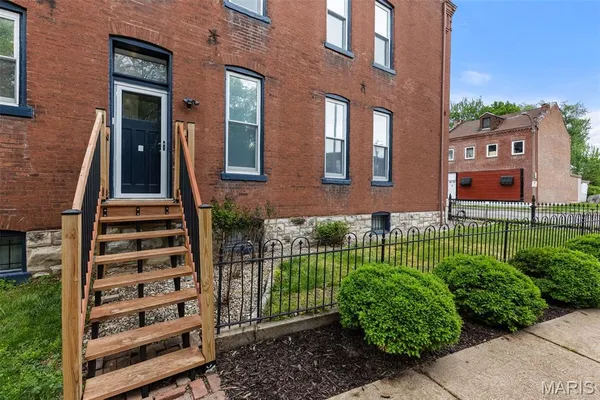 $465,900 | 2869 Missouri Avenue, St. Louis, MO 63118