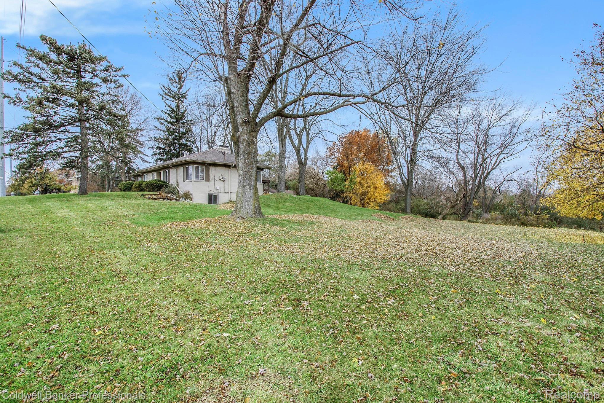 950 West Tienken Road Rochester, MI 48306 - Photo 2 of 36 0N2A4214.jpg